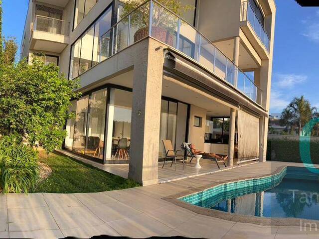 #407 - Casa para Venda em Santana de Parnaíba - SP