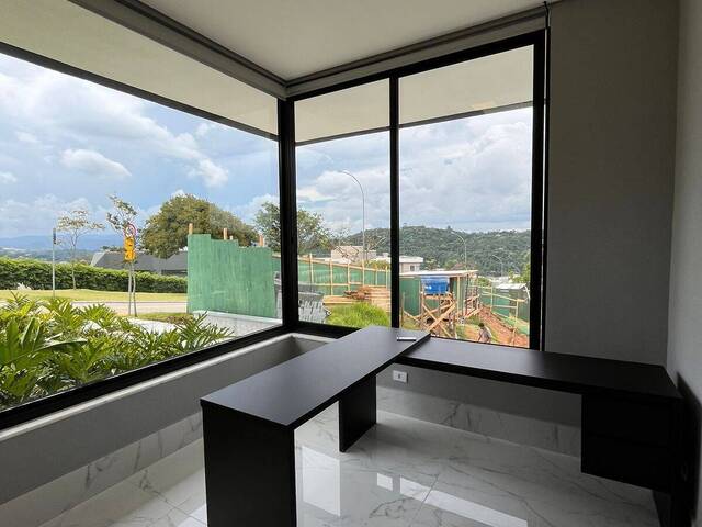 Casa para Venda em Santana de Parnaíba - 4