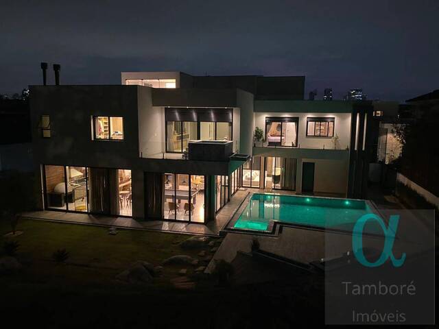 #1935 - Casa para Venda em Santana de Parnaíba - SP