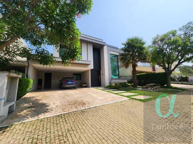#2073 - Casa para Venda em Santana de Parnaíba - SP