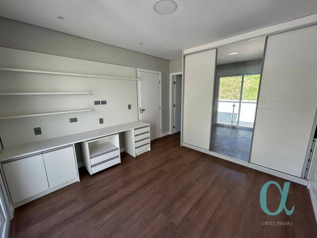 Casa para Venda em Santana de Parnaíba - 5