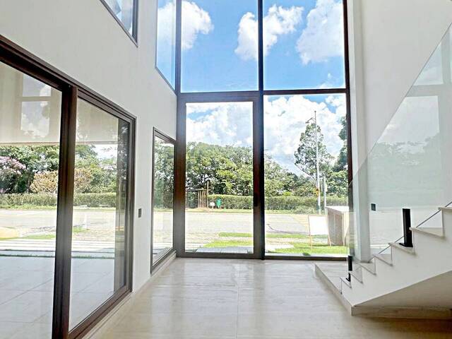 Casa para Venda em Santana de Parnaíba - 3